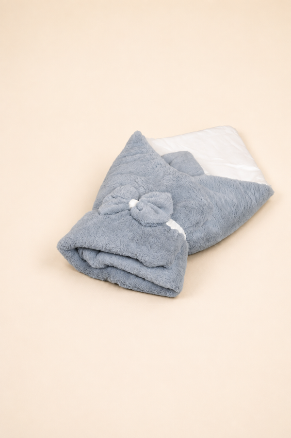 Baby Wrap, plush fur, handcrafted in Kerala – front view