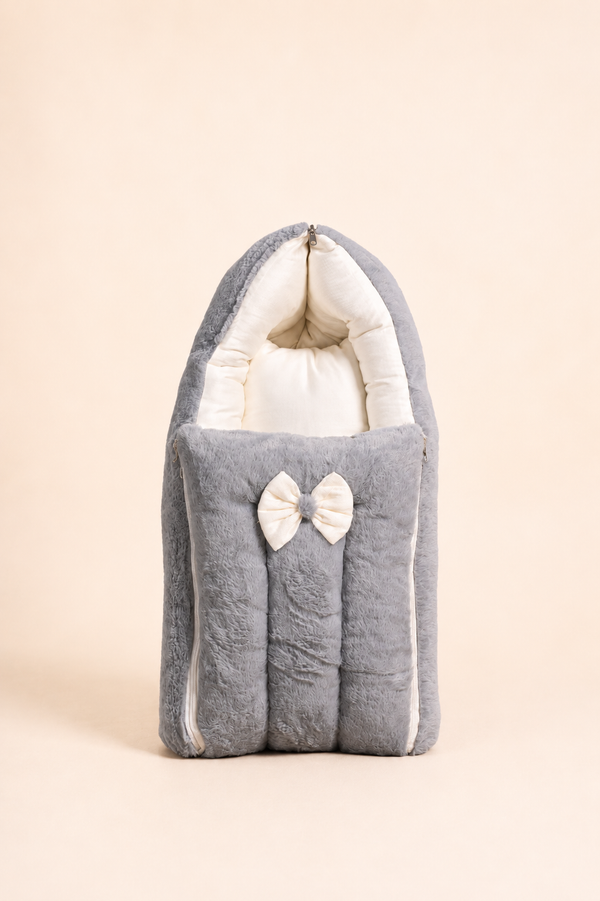 Holder with mini bow, plush fur, handcrafted in Kerala – front view
