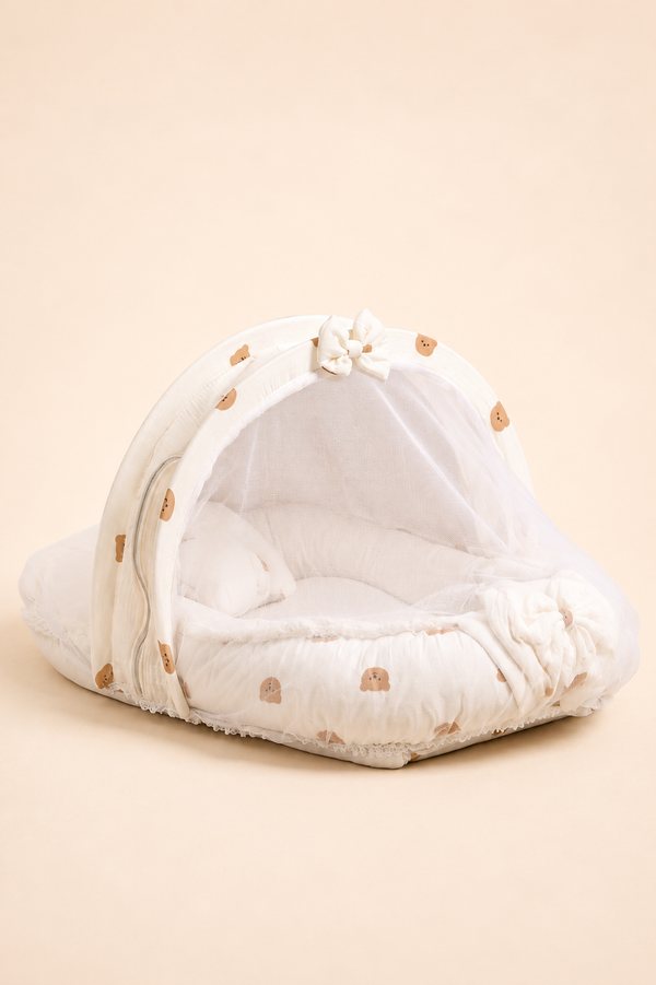Nest Bed, muslin, handcrafted in Kerala – front view